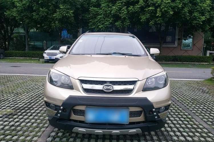 Used BYD S6 2014 1.5TI Manual Luxury 5-Seater Front