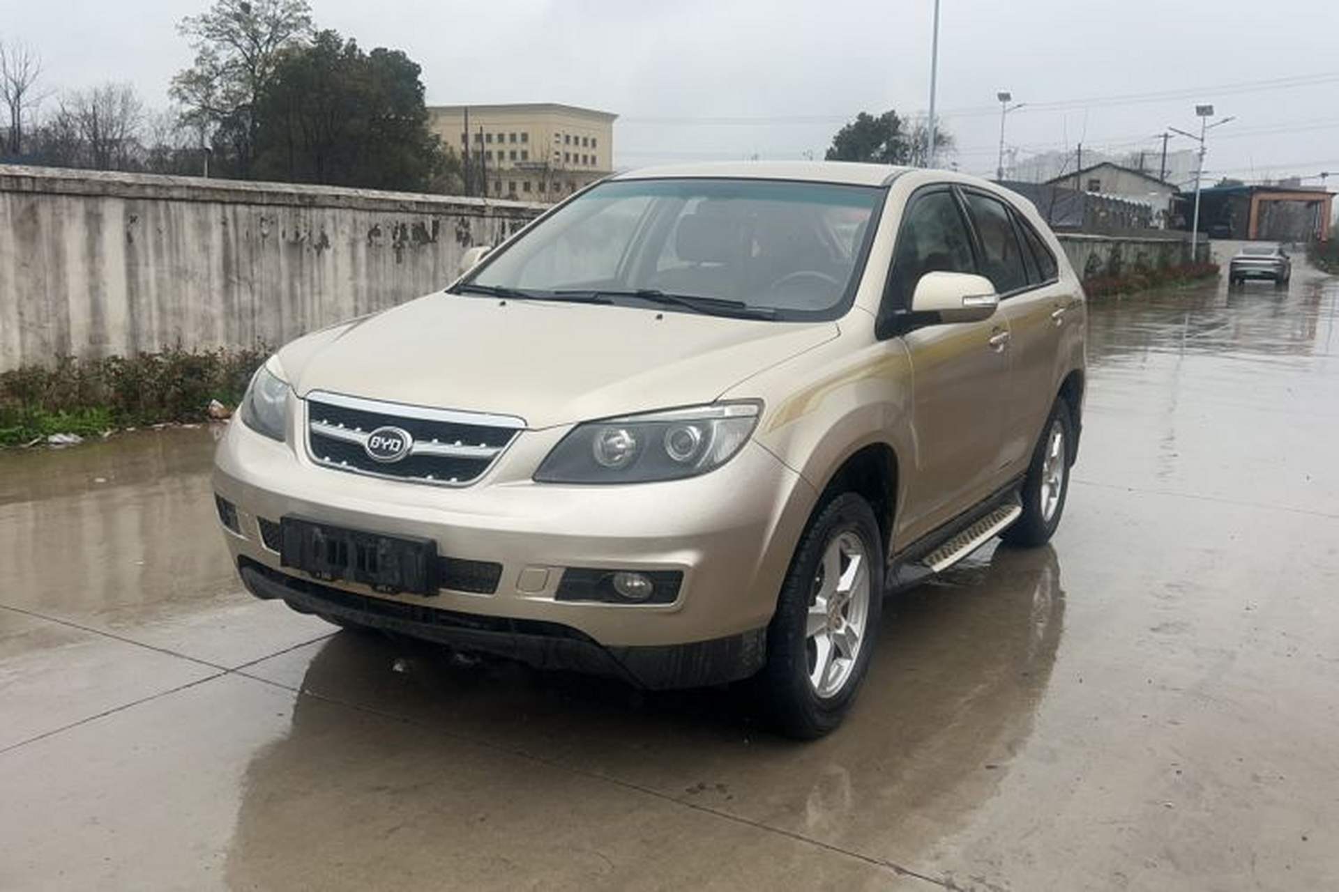 Used BYD S6 2014 2.0L Manual Luxury 5-Seater Front Left 45 Deg