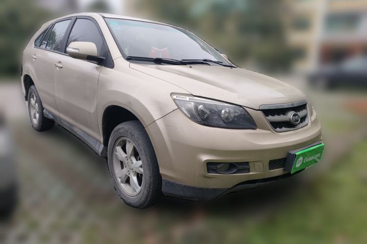 Used BYD S6 2014 2.0L Manual Luxury 5-Seater Front Right 45 Deg