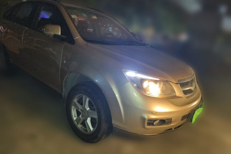 Used BYD S6 2014 2.4L Automatic Prestige 5-Seater Front Right 45 Deg