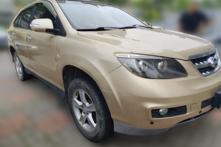 Used BYD S6 2014 2.0L Manual Luxury 5-Seater Front Right 45 Deg