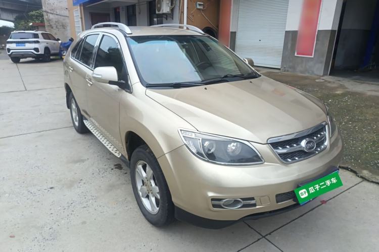 Used BYD S6 2014 2.0L Manual Luxury 5-Seater Front Right 45 Deg