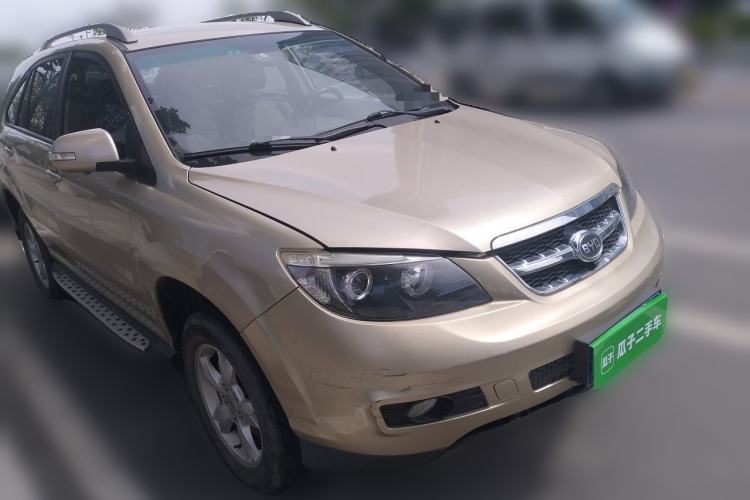 Used BYD S6 2014 2.0L Manual Luxury 5-Seater Front Right 45 Deg