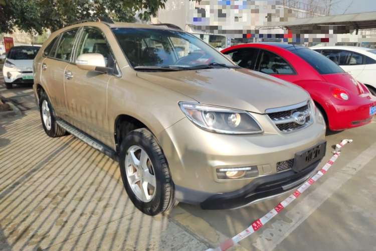 Used BYD S6 2014 2.0L Manual Luxury 5-Seater Front Right 45 Deg