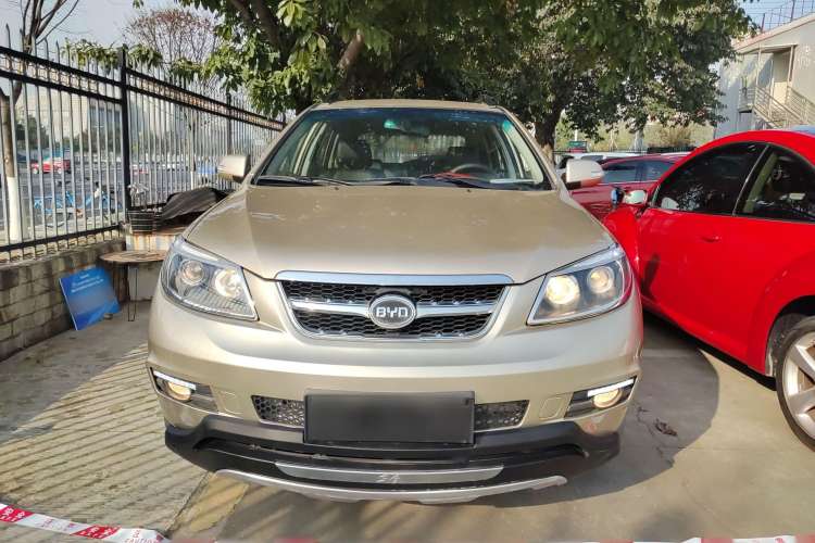 Used BYD S6 2014 2.0L Manual Luxury 5-Seater Front