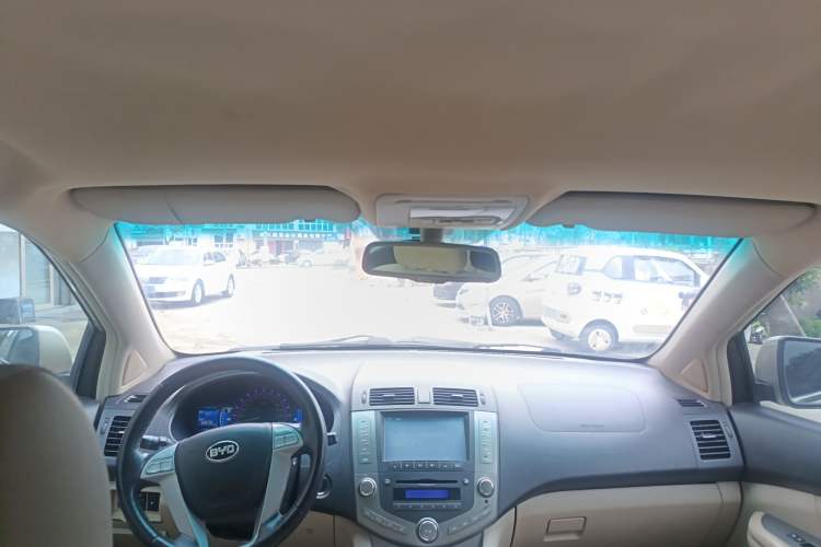 Used BYD S6 2014 2.0L Manual Luxury 5-Seater Headliner