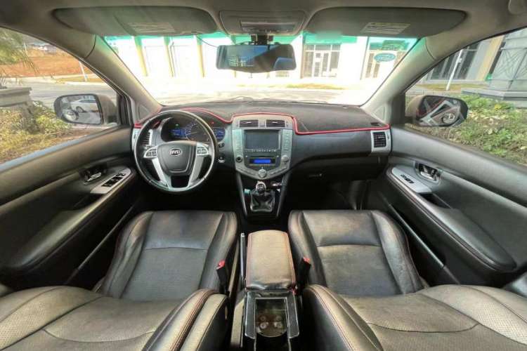 Used BYD S6 2014 2.0L Manual Luxury 5-Seater Interior 3