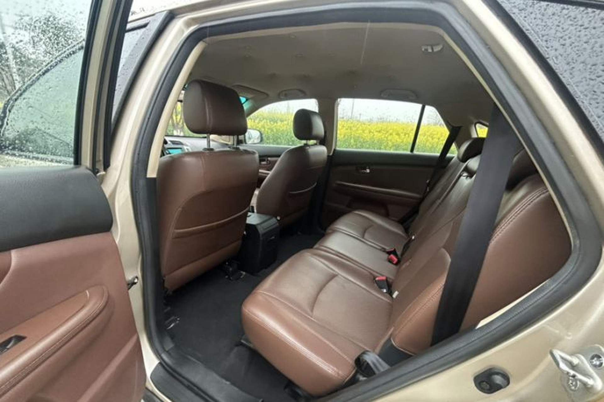Used BYD S6 2014 2.0L Manual Luxury 5-Seater Interior 4