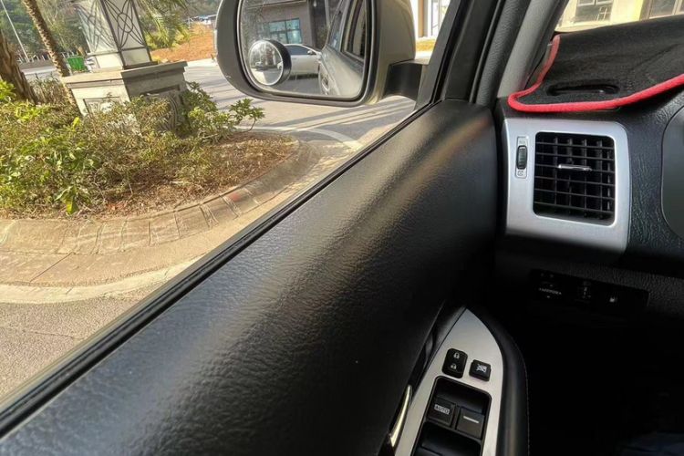 Used BYD S6 2014 2.0L Manual Luxury 5-Seater Interior 6