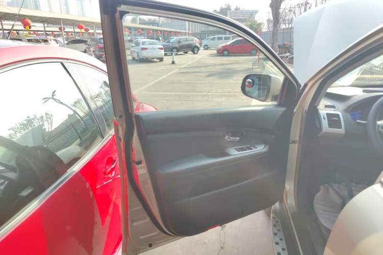 Used BYD S6 2014 2.0L Manual Luxury 5-Seater Left Front Door Interior