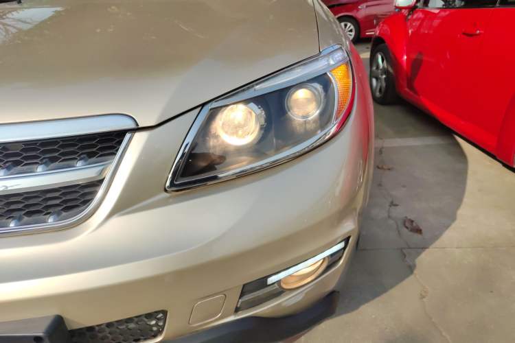 Used BYD S6 2014 2.0L Manual Luxury 5-Seater Left Front Headlight