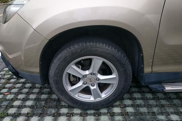 Used BYD S6 2014 1.5TI Manual Luxury 5-Seater Left Front Wheel Hub