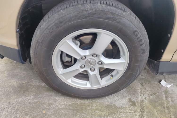 Used BYD S6 2014 2.4L Automatic Prestige 7-Seater Left Front Wheel Hub