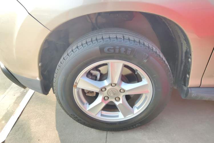 Used BYD S6 2014 2.0L Manual Luxury 5-Seater Left Front Wheel Hub