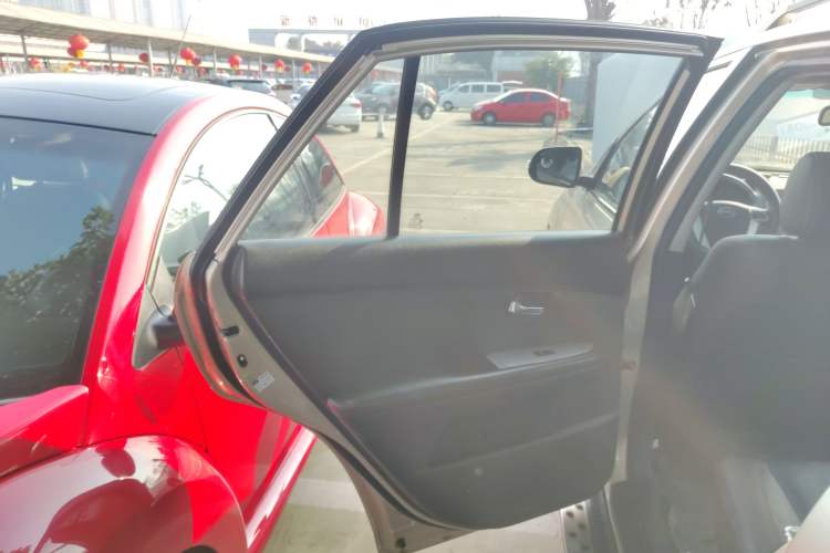 Used BYD S6 2014 2.0L Manual Luxury 5-Seater Left Rear Door Interior