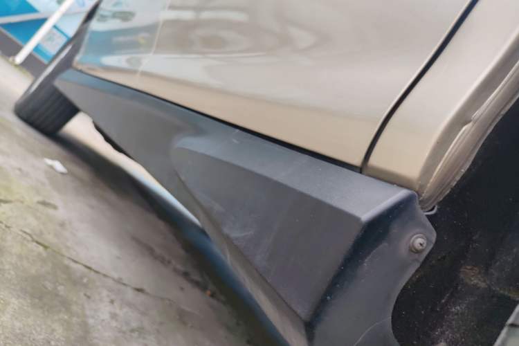 Used BYD S6 2014 2.4L Automatic Prestige 7-Seater Left Side Sill