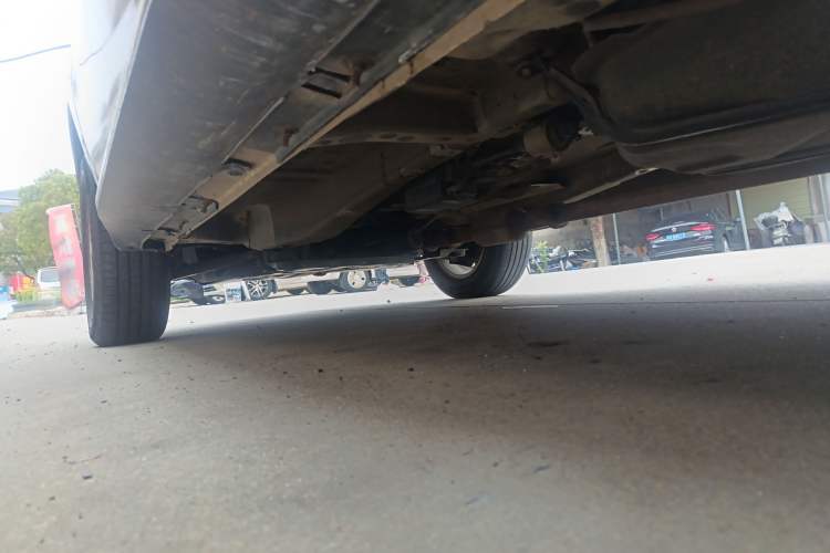 Used BYD S6 2014 2.0L Manual Luxury 5-Seater Left Side Sill