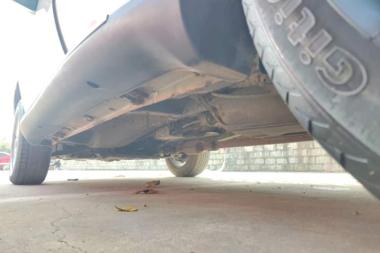 Used BYD S6 2014 2.0L Manual Luxury 5-Seater Left Side Sill