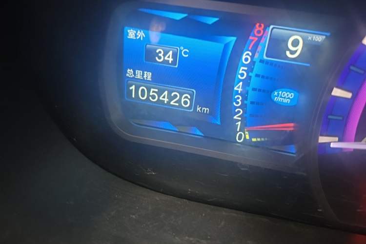 Used BYD S6 2014 2.0L Manual Luxury 5-Seater Odometer Close Up
