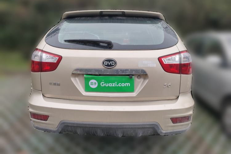 Used BYD S6 2014 2.0L Manual Luxury 5-Seater Rear