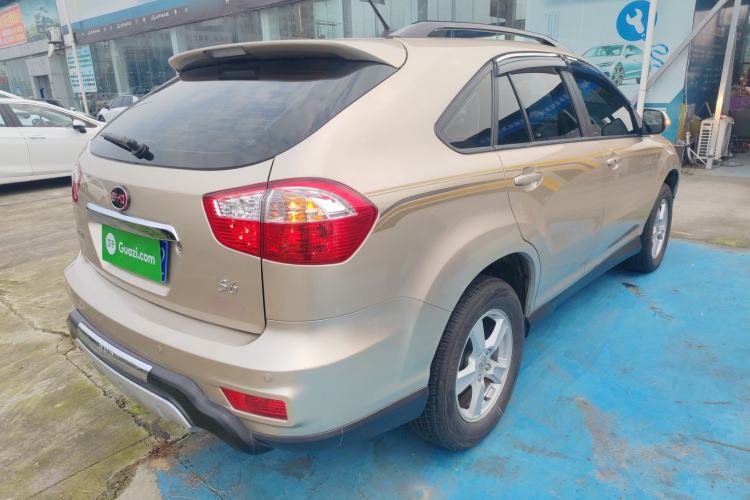 Used BYD S6 2014 2.4L Automatic Prestige 7-Seater Rear Right 45 Deg