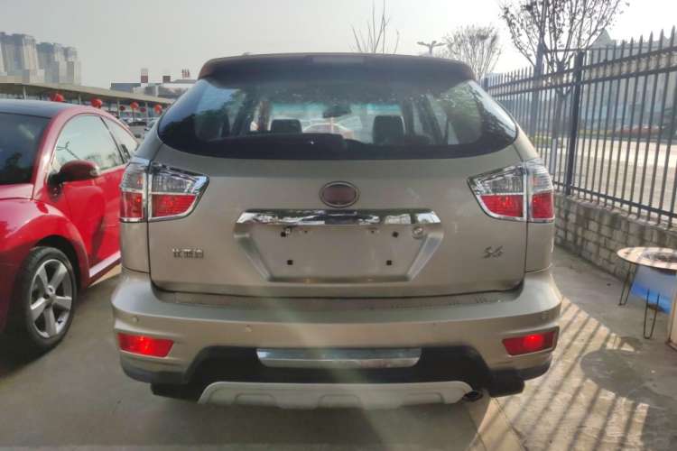 Used BYD S6 2014 2.0L Manual Luxury 5-Seater Rear