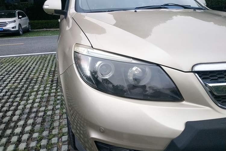 Used BYD S6 2014 1.5TI Manual Luxury 5-Seater Right Front Headlight
