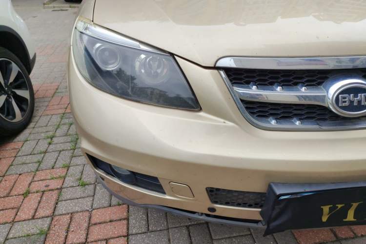Used BYD S6 2014 2.0L Manual Luxury 5-Seater Right Front Headlight