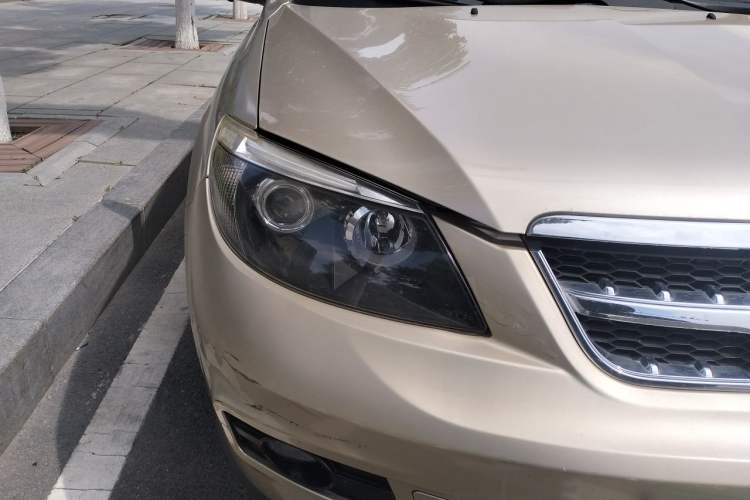 Used BYD S6 2014 2.0L Manual Luxury 5-Seater Right Front Headlight