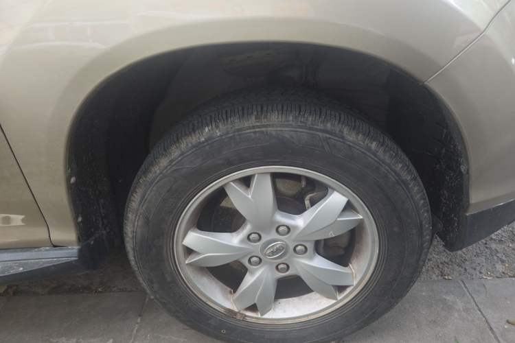Used BYD S6 2014 2.0L Manual Luxury 5-Seater Right Front Wheel Hub