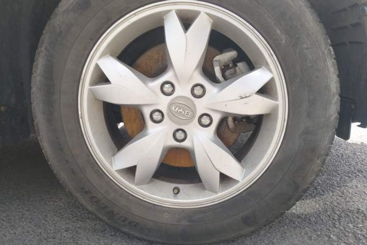 Used BYD S6 2014 2.0L Manual Luxury 5-Seater Right Front Wheel Hub