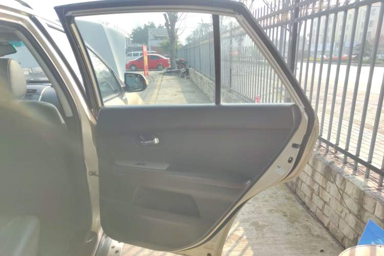 Used BYD S6 2014 2.0L Manual Luxury 5-Seater Right Rear Door Interior