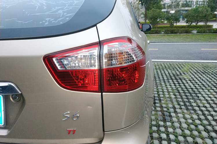 Used BYD S6 2014 1.5TI Manual Luxury 5-Seater Right Rear Taillight
