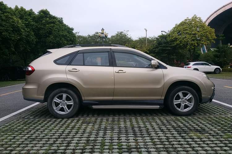 Used BYD S6 2014 1.5TI Manual Luxury 5-Seater Right Side