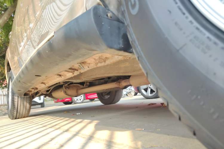 Used BYD S6 2014 2.0L Manual Luxury 5-Seater Right Side Sill