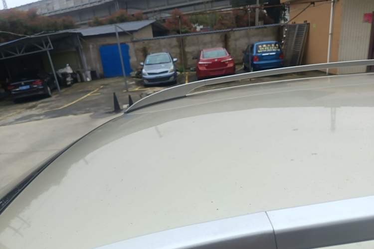 Used BYD S6 2014 2.0L Manual Luxury 5-Seater Roof