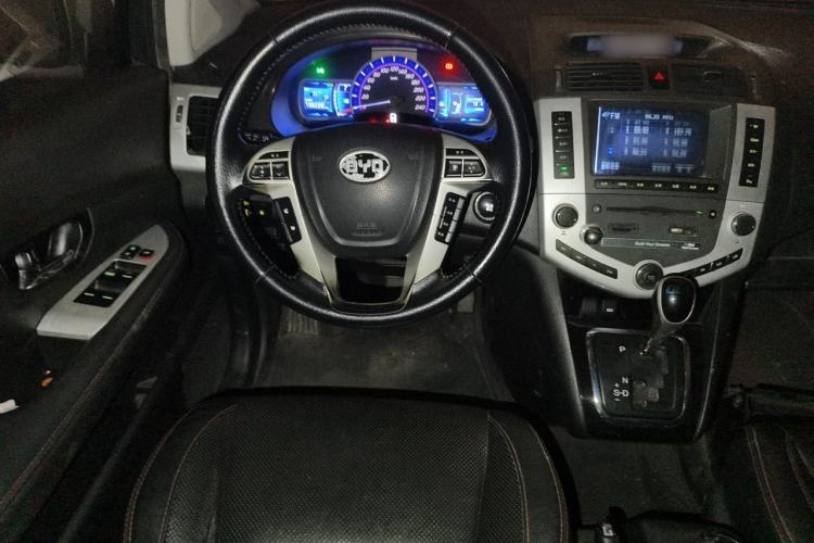 Used BYD S6 2014 2.4L Automatic Prestige 5-Seater Steering Wheel