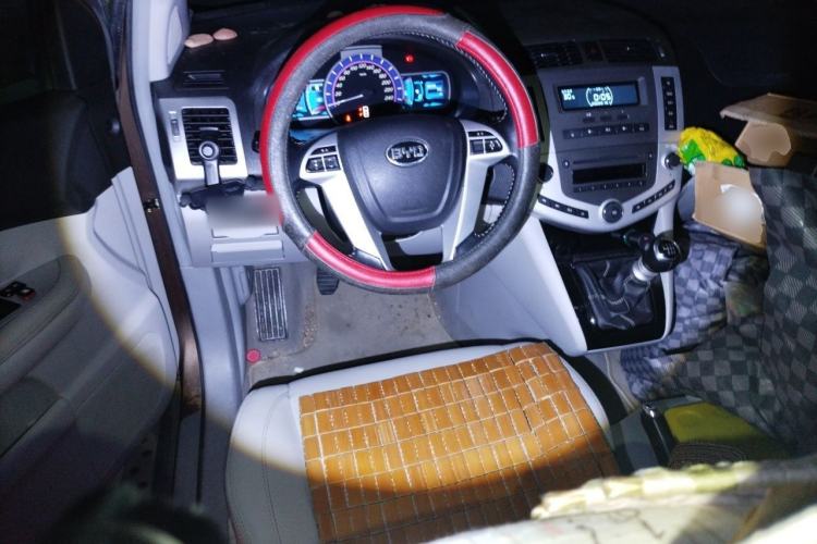 Used BYD S6 2014 1.5TI Manual Luxury 5-Seater Steering Wheel