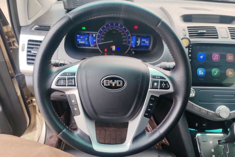 Used BYD S6 2014 2.4L Automatic Prestige 7-Seater Steering Wheel