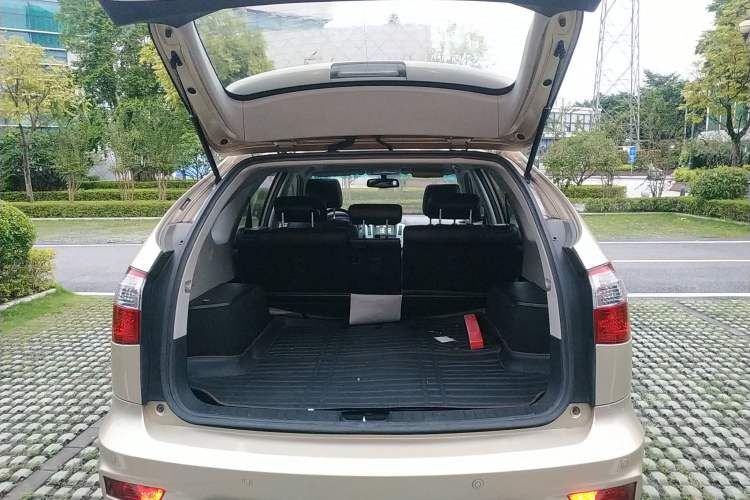 Used BYD S6 2014 1.5TI Manual Luxury 5-Seater Trunk