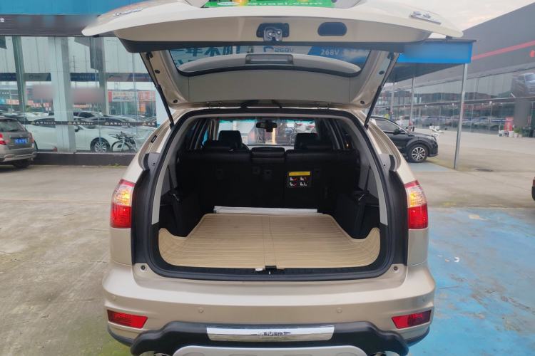 Used BYD S6 2014 2.4L Automatic Prestige 7-Seater Trunk