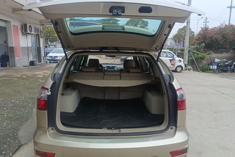 Used BYD S6 2014 2.0L Manual Luxury 5-Seater Trunk