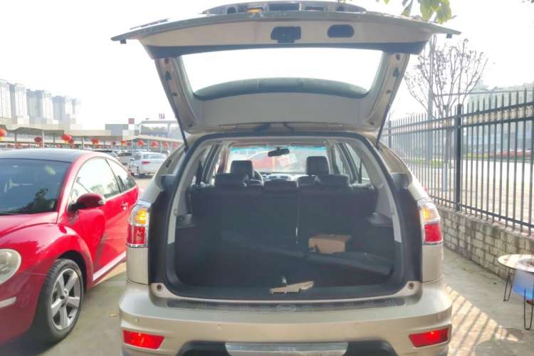 Used BYD S6 2014 2.0L Manual Luxury 5-Seater Trunk