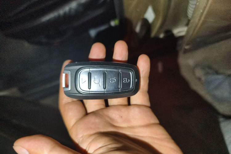 Used BYD S6 2014 2.4L Automatic Prestige 5-Seater Vehicle Key