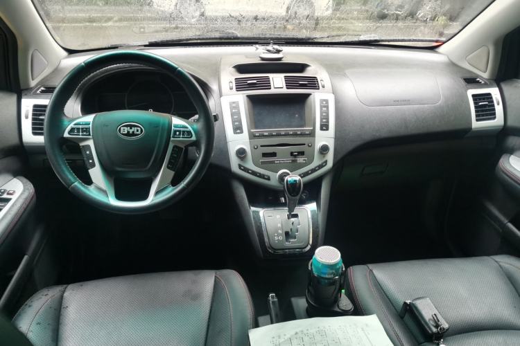 Used BYD S6 2014 2.4L Automatic Prestige 5-Seater Center Console