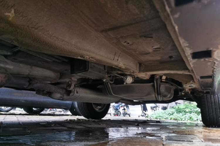 Used BYD S6 2014 2.4L Automatic Prestige 5-Seater Chassis Front Left