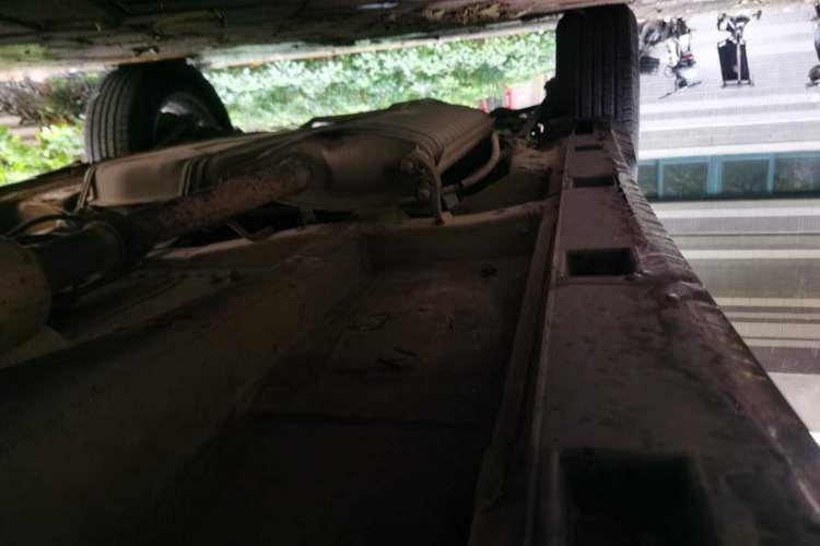 Used BYD S6 2014 2.4L Automatic Prestige 5-Seater Chassis Front Right