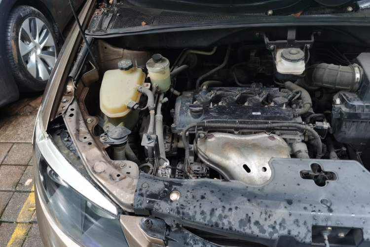 Used BYD S6 2014 2.4L Automatic Prestige 5-Seater Engine Bay Right