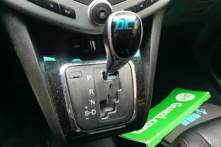 Used BYD S6 2014 2.4L Automatic Prestige 5-Seater Gear Lever