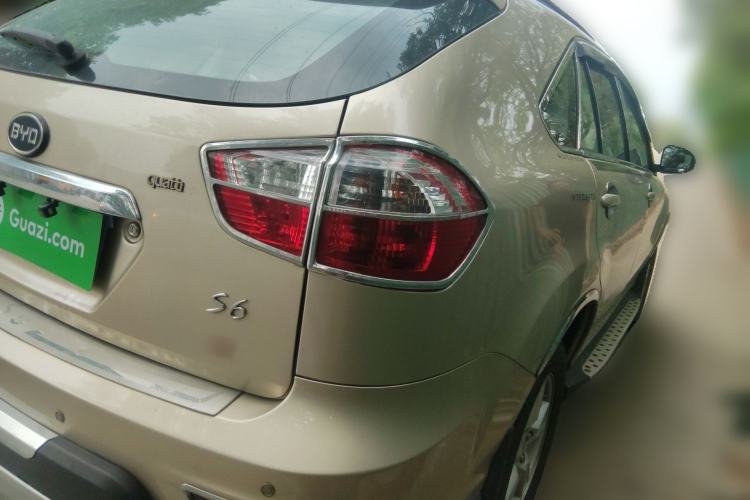 Used BYD S6 2014 1.5TI Manual Luxury 5-Seater Rear Right 45 Deg